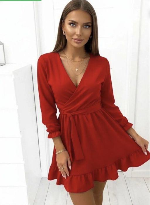 Елегантна червена рокля