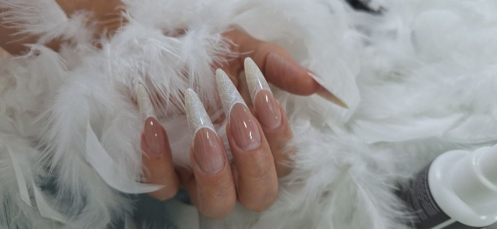 Модель на длинное наращивание Френч