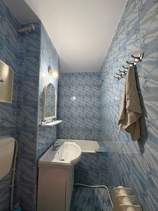 Apartament semidecomandat cu 2 camere