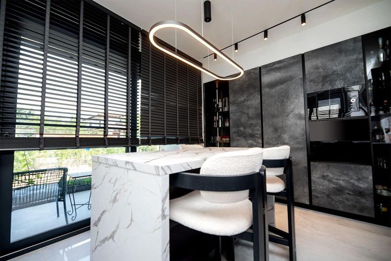 Продава се Къща в София, Иван Вазов - 284 кв.м за 2747 €/кв.м - Снимка #1