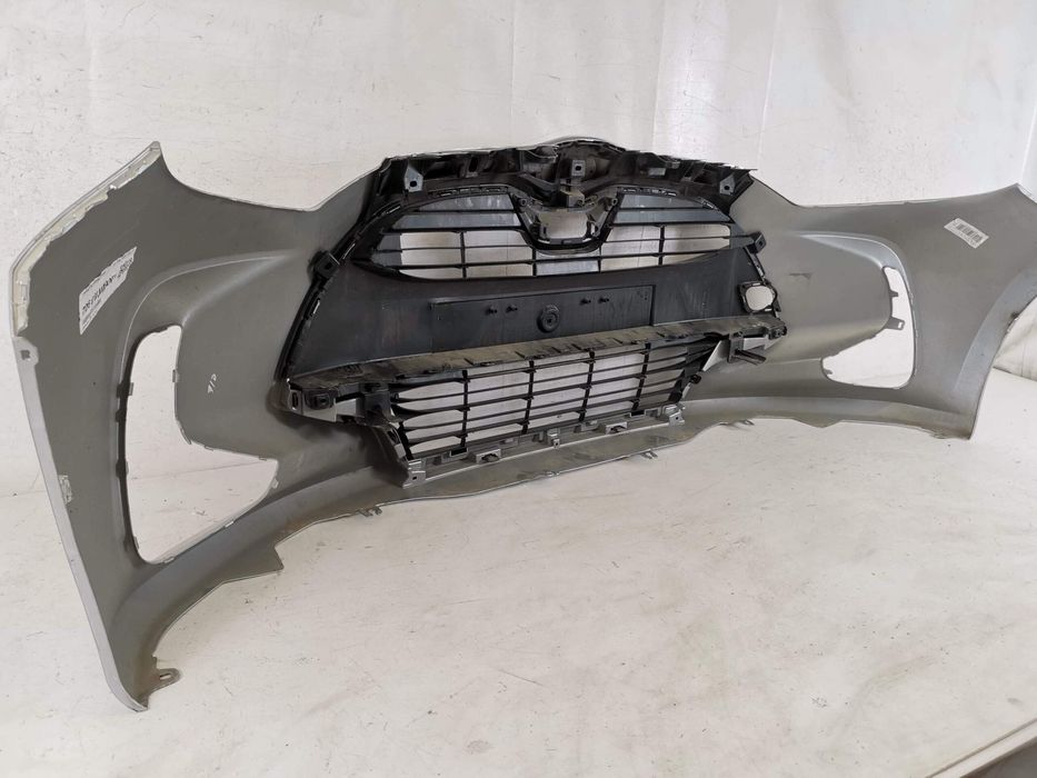 Предна броня с долна решетка и радиаторна решетка Тойота Ярис / Toyota