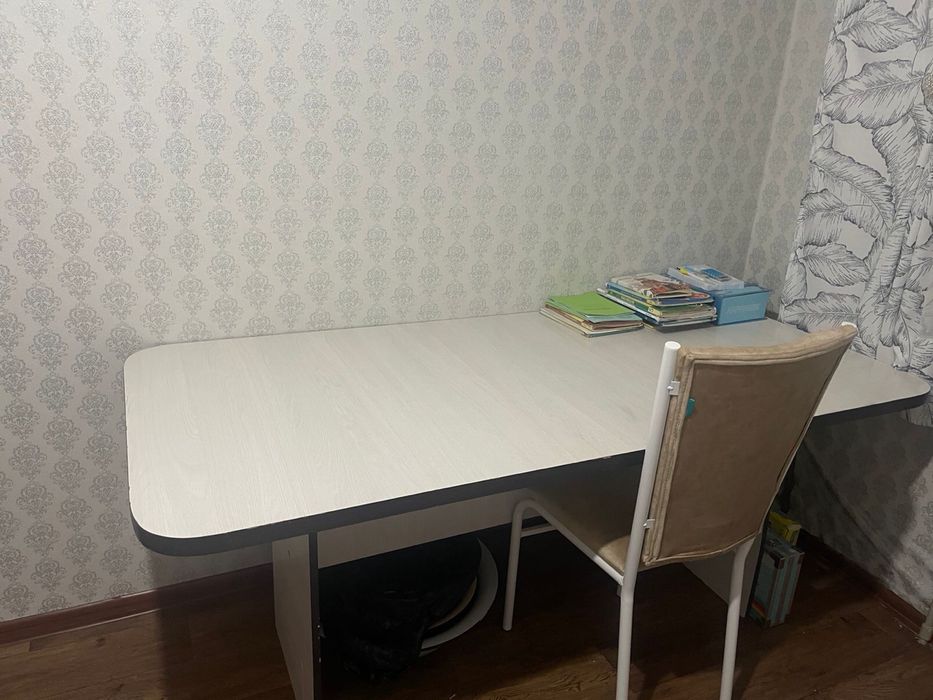 Кухонный уголок со столом