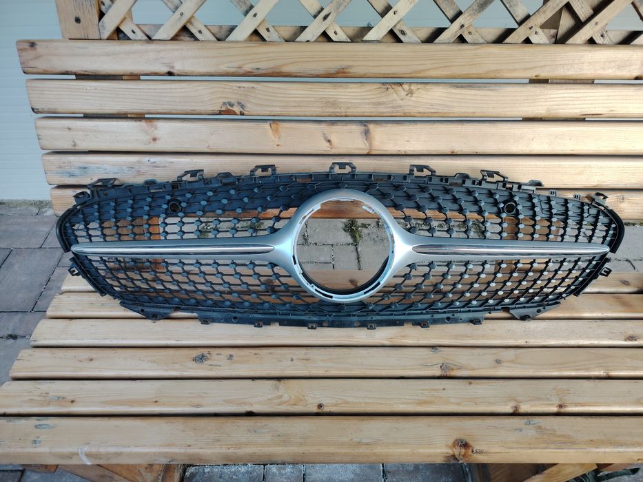 Vând grila Mercedes S și grila CLS