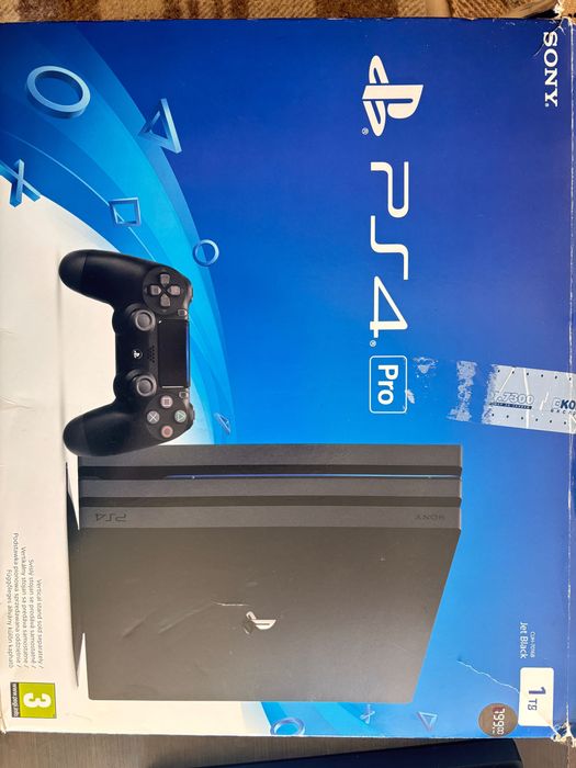 Playstation 4 Pro 1 TB + 2 бр. контролери + игри