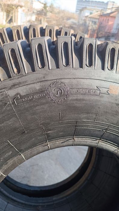 НОВИ Гуми 10.00 х 18  ( БДС 10227 - 72 ) 2 бр. за Газ 63 камион и др.
