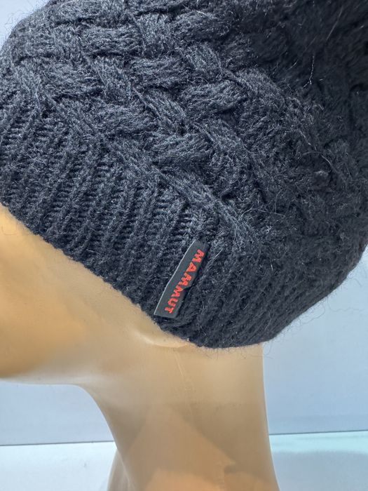 Дамска зимна шапка MAMMUT