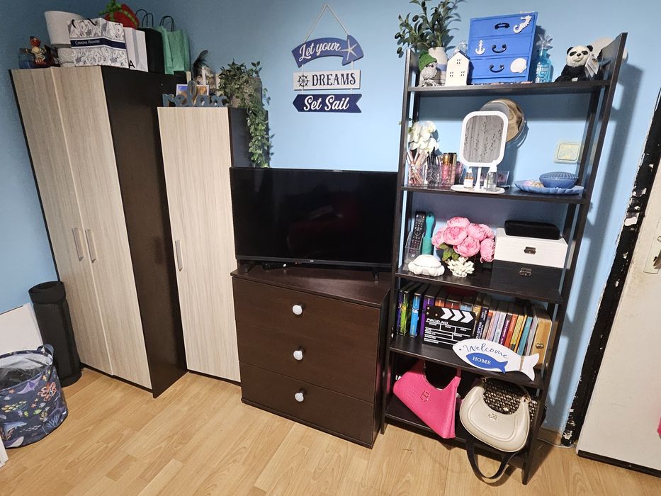 Мебели: легло , гардероб, шкаф, бюро, стол, библиотека