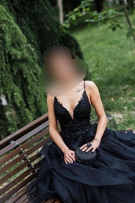 Елегантна черна бална рокля