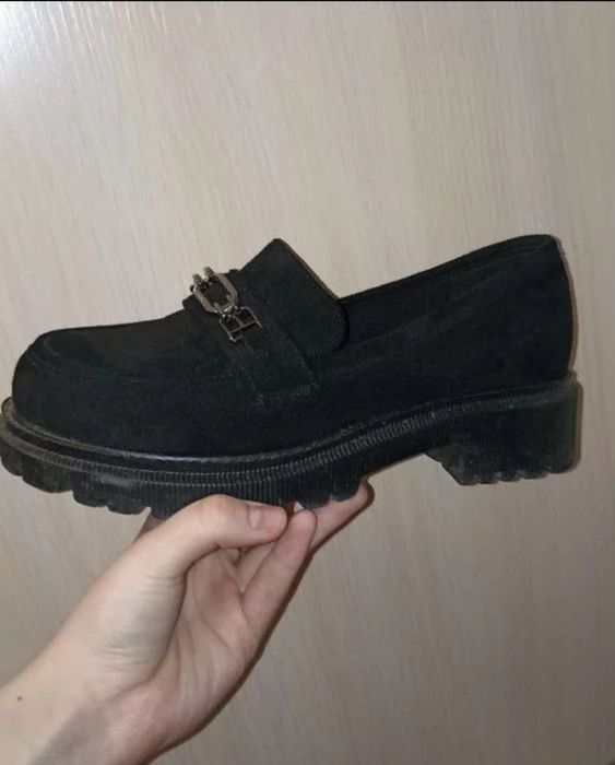 Продаю новые лоферы женские