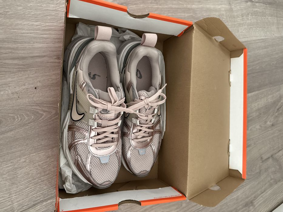 Кроссовки nike новые практически