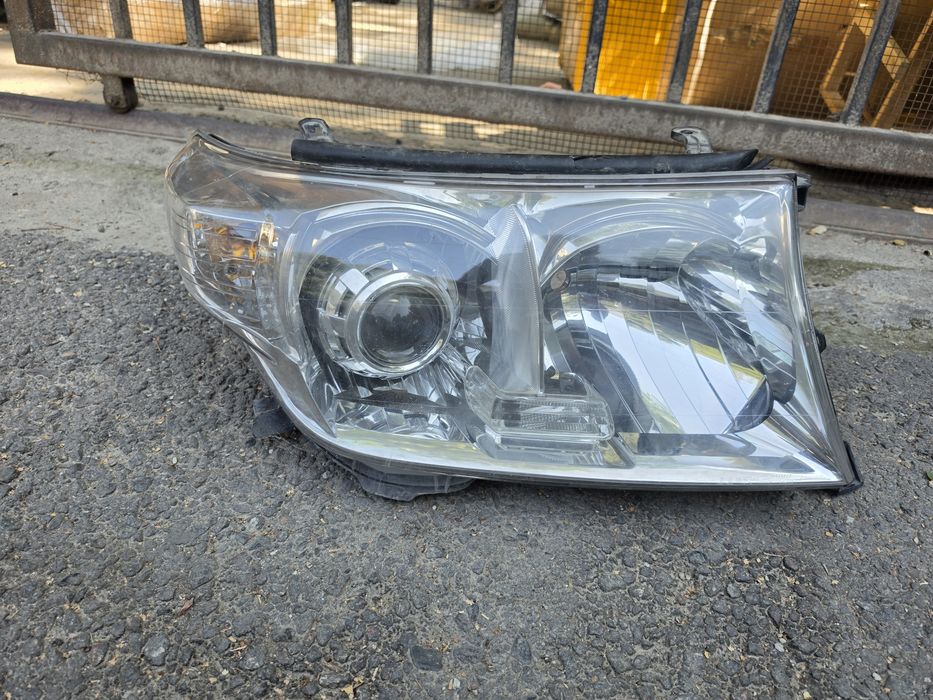Фары Toyota Land Cruiser 200
