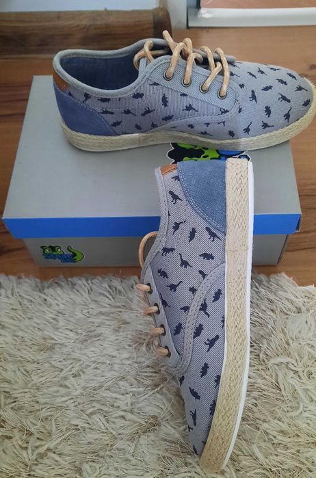 Продавам чисто нови детски обувки