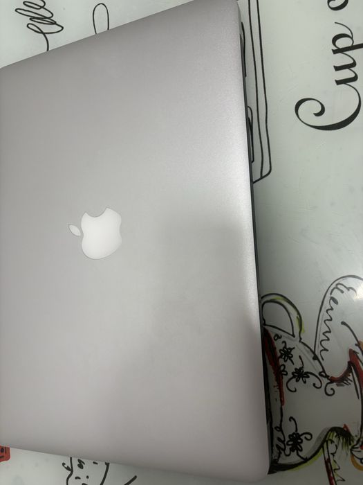 Продам MacBook Air 2017 года