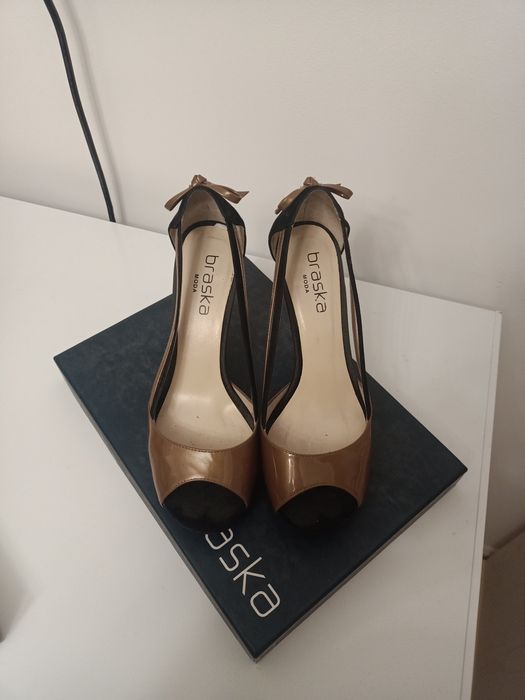 Продам женские босоножки