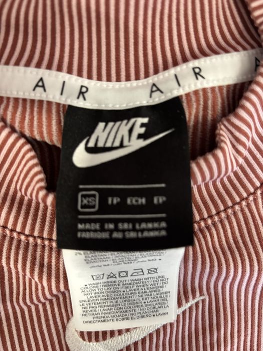НОВ Nike къс потник