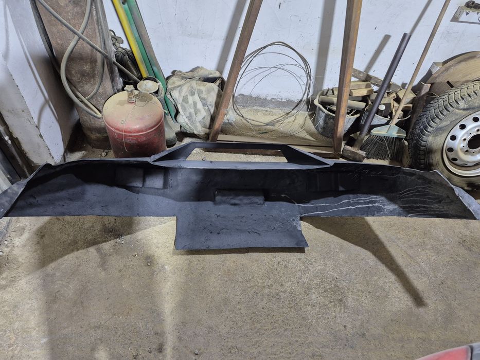 Передний бампер на хайлюкс