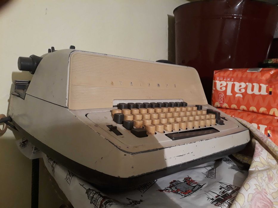 Masina de scris electrica