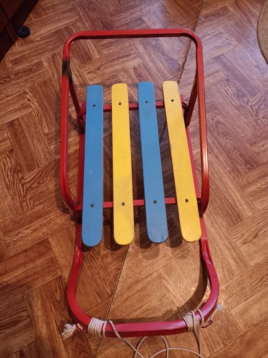 Саночки детские ,спинка снимается