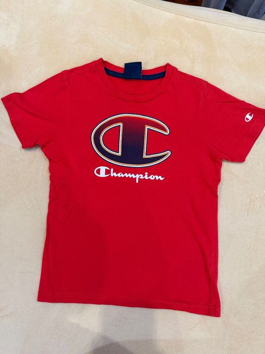 Суитшърт и тениски на Champion