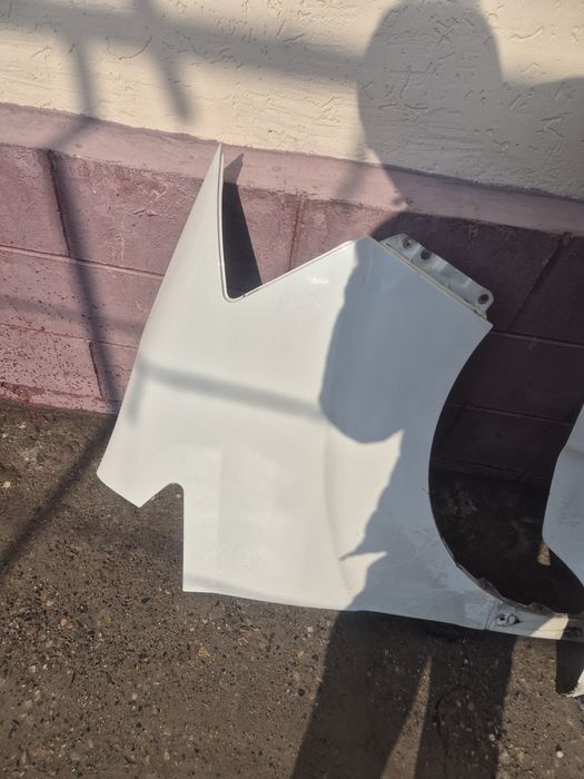 Toyota alphard  Есик крила