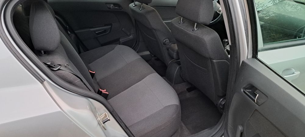 Opel.Astra H - 1.6  - 2010