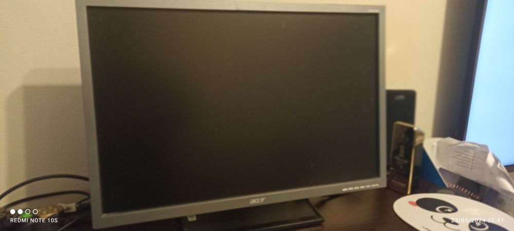 компютър DELL и клавиатура и мишка и микрофон и камера