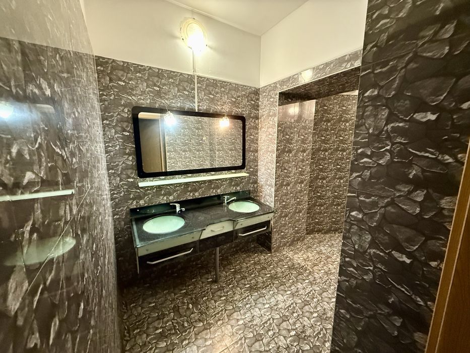 Proprietar inchiriez spatiu comercial central - Palatul Neptun