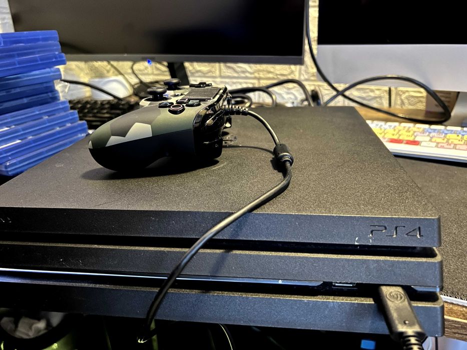 Playstation 4 pro plus 11 jocuri (ps4 pro)
