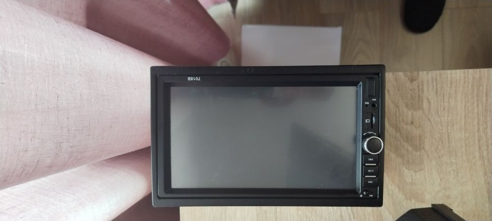 Продавам Мултимедия 2 дин 7 " ича