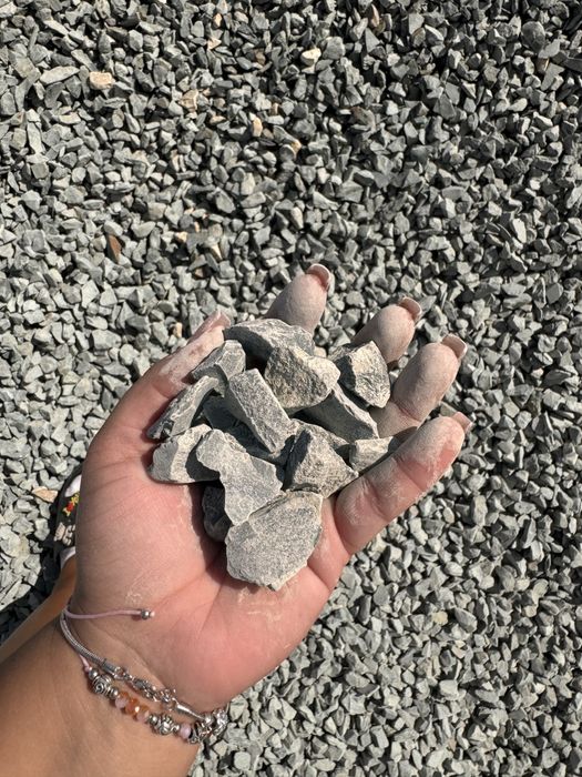 Nisip/ piatra decorativa / piatra concasata