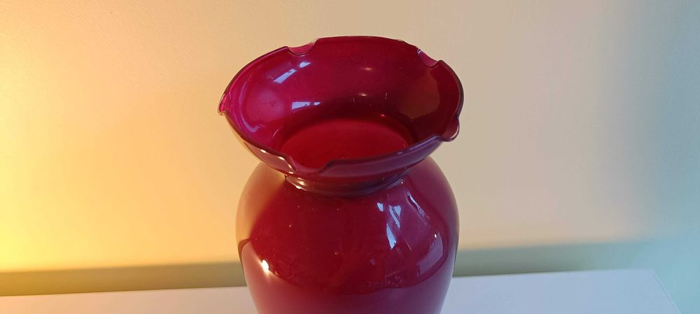 Декоративна стъклена ваза