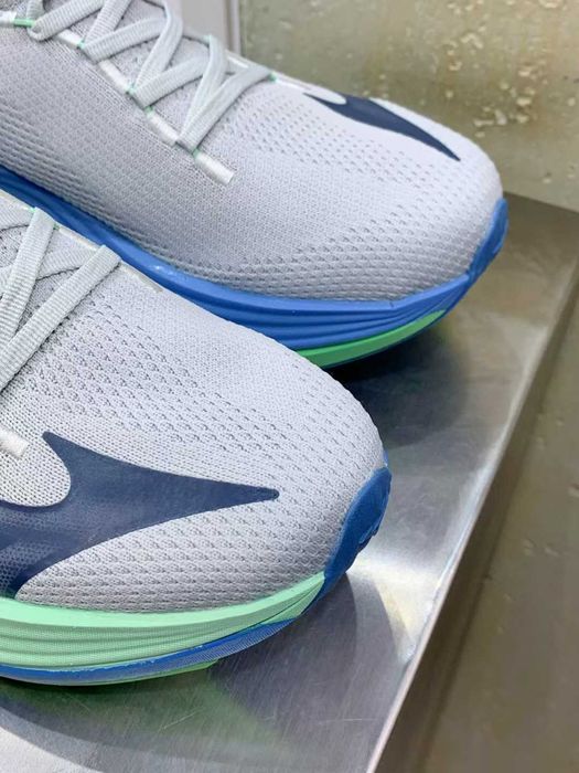 Продавам нови мъжки маратонки MIZUNO NEO VISTA нови с кутия