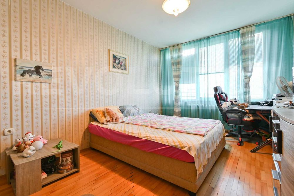 Тристаен апартамент в ж.к. Дружба 1