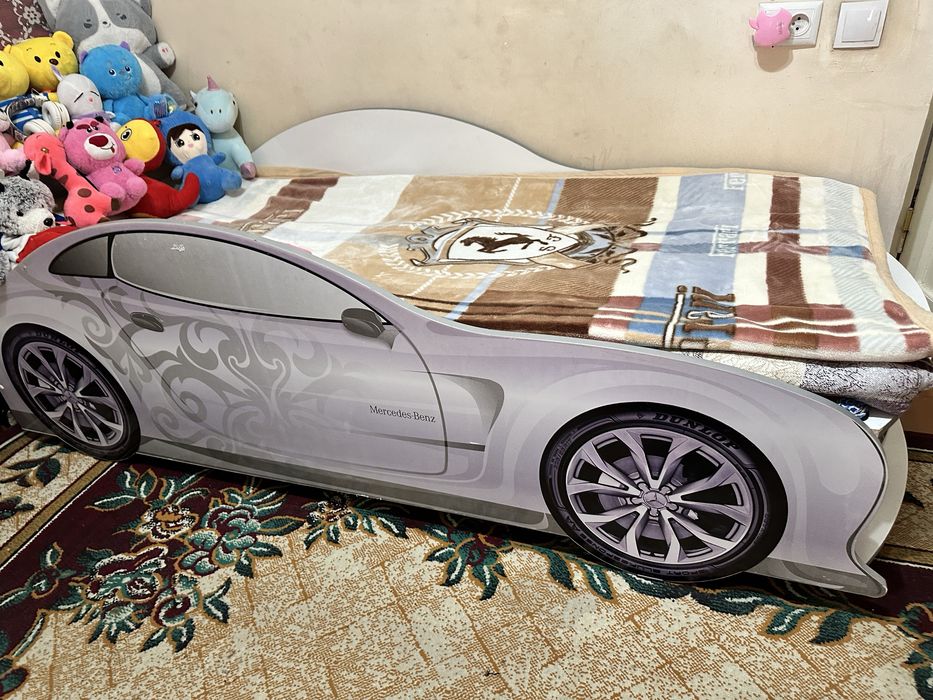 Детская кровать машина