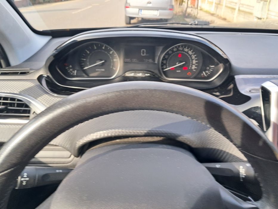 Peugeot 2008 1.2 Pure Tech  2016