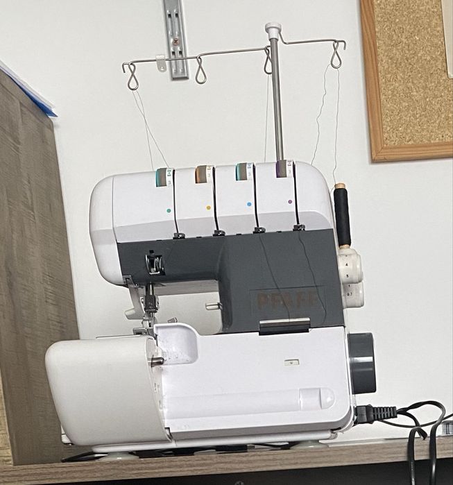 Masina de surfilat PFAFF