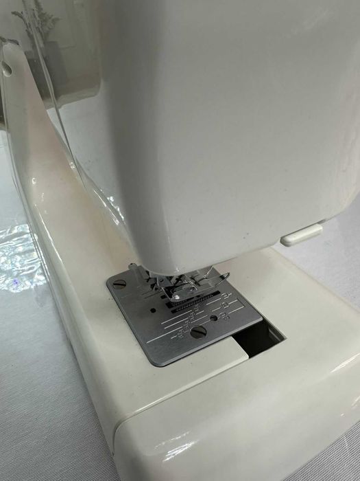 Швейная машина Janome RE 1306