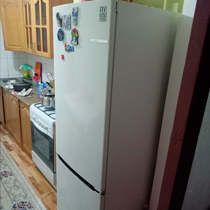 Срочно продаю холодильник двухкамерный