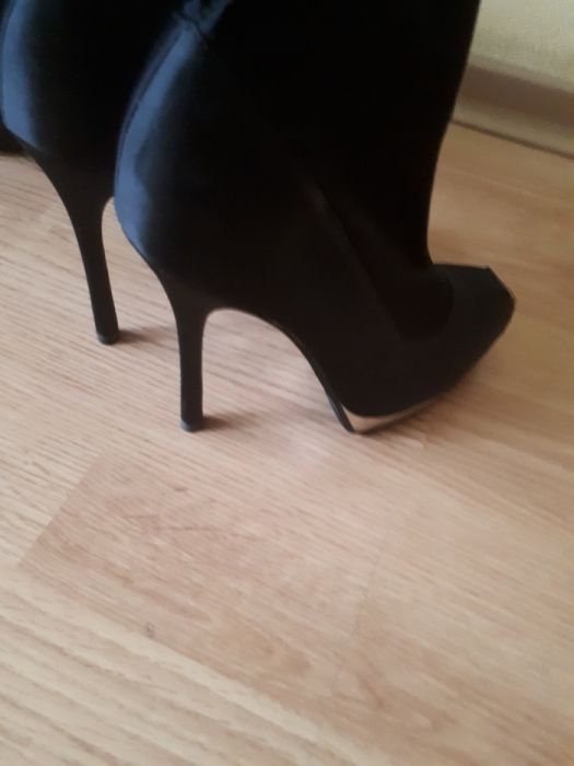 Нарядные атласные сапоги, туфли