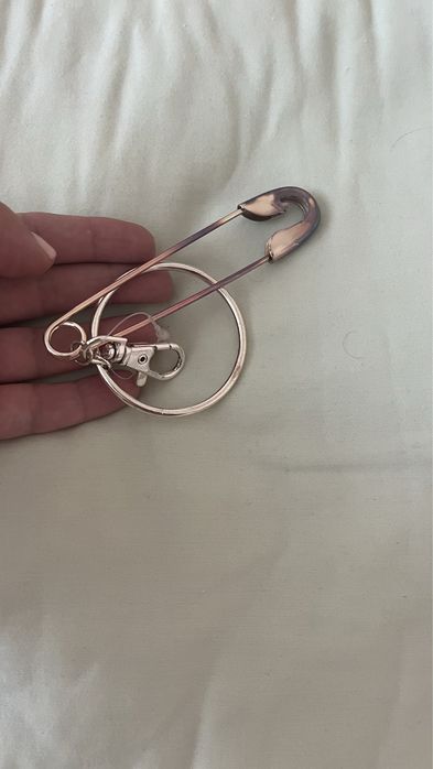 Декорация за чанта - безопасна игла