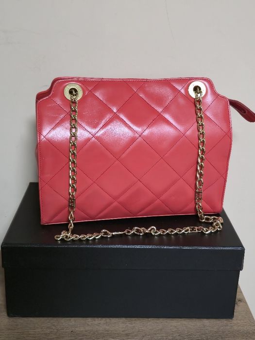 Escada оригинална дамска чанта от естествена кожа
