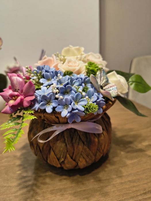 Аранжировки от ароматни сапунени цветя