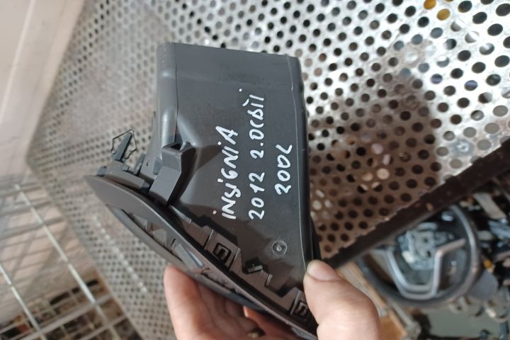 Grila ventilatie bord centru Opel Insignia A