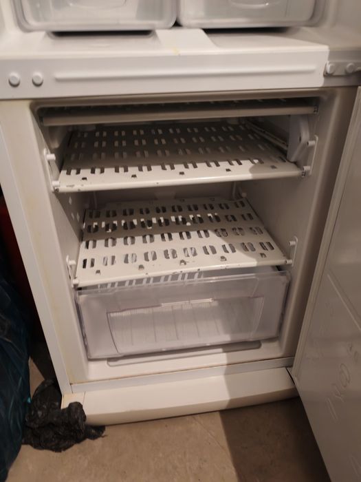 Холодильник Indesit