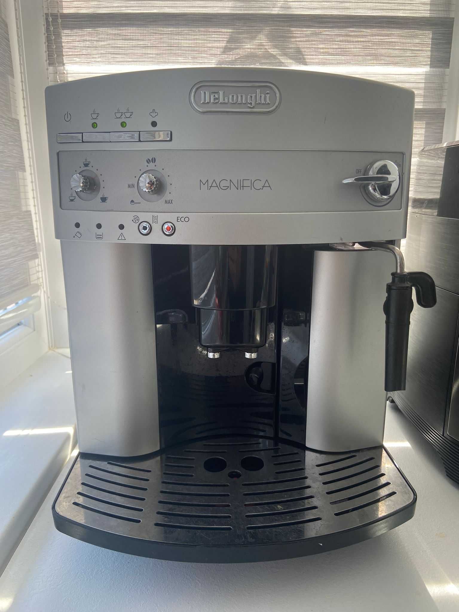 Aparat de cafea Delonghi Magnifica Cadou 4 pastile decalcifiere