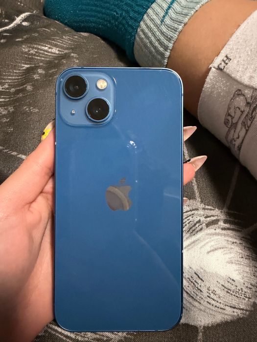 Продавам iPhone 13