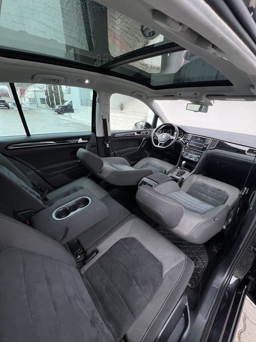 VW Golf Sportsvan ~ HighLine ~ ParkAssist ~ Panoramic ~ Euro6 ~ DSG