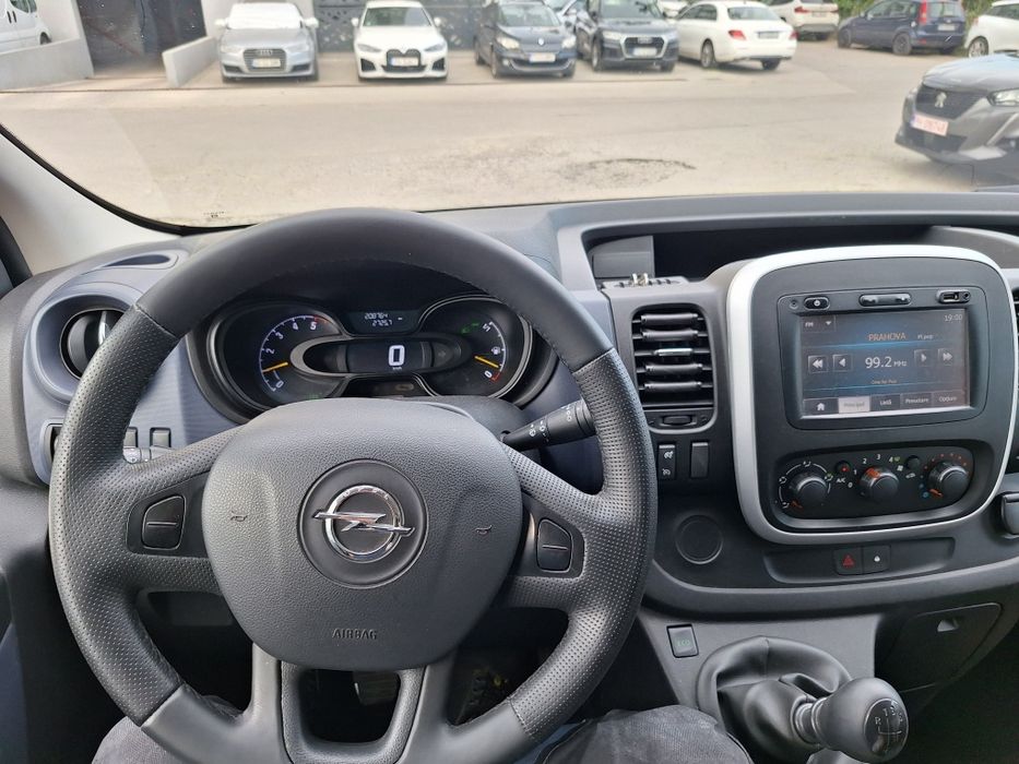 Opel vivaro 2015