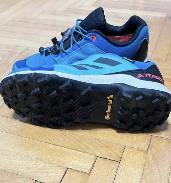 Adidași Gore-tex