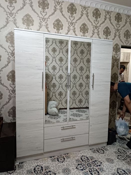 4 eshekle xar hil  shkoflarimiz mavjud uyingizga moslab yasab beramiz